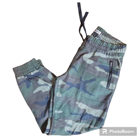 Aritzia TNA Camo Camouflage Joggers Alix Pants - Picture 4 of 8